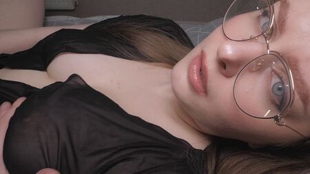 Трахнешь меня или будешь смотреть, как я кончаю сама