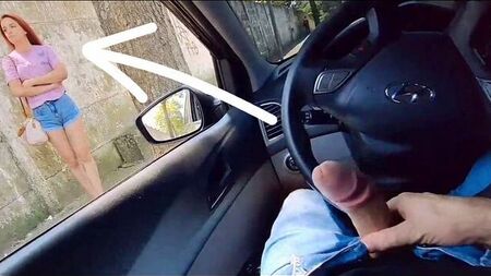 Стоит уже заждался, красотка, иди садись