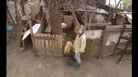 Секс с русской шалавой в деревне