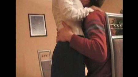 Зрелая грудастая училка и юноша