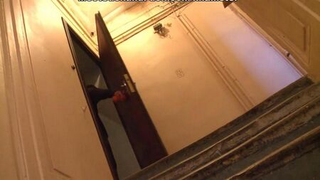 После романтического ужина женщина страстно отдается в очко