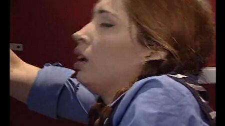 Инсталлировал член в молоденьку пизду