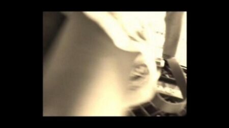 Удалось снять, что у зрелой под юбкой