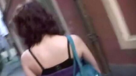 Снял бабу на улице с натуральными сиськами и трахнул дома