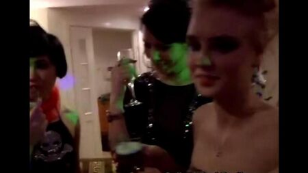 Оргия на вечеринке с молодыми страстными шлюхами