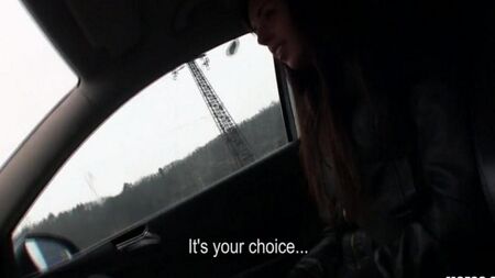 Хитрый таксист предложил пассажирке отсосать