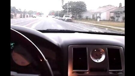 Никки сосет в машине