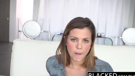 Негр любит делать ануслинг своим телочкам