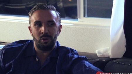 Keiran Lee и Adriana Chechik ублажают мужика на диване