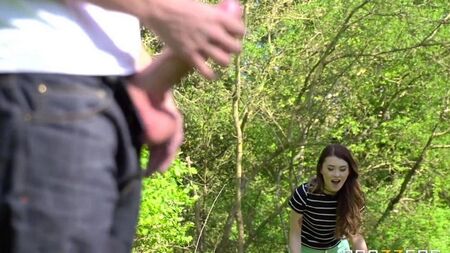 Нимфоманка стонет от наслаждения