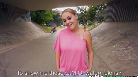 Решили заняться сексом во время прогулки