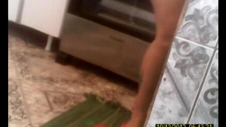 Вагину негритянки трахали только в один член