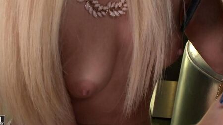 Candee Licious трахается с владельцем стриптиз клуба