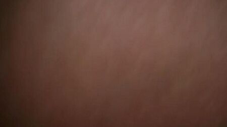 Скрытая камера снимает заросшую пизду толстухи под юбкой