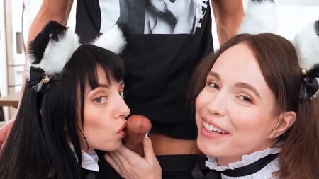 На нашей вечеринке особый дресс код. Вход только без трусиков!