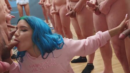 А ты бы захотел поцеловать меня в ротик?