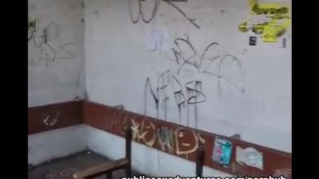 Девушка не против в публичных местах сосать член