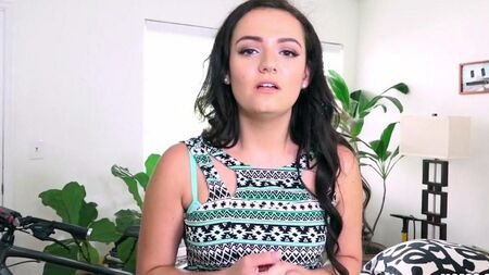 Молоденькая очаровашка жестко трахнута