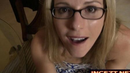 Мамуля делает минет сыну и глотает сперму