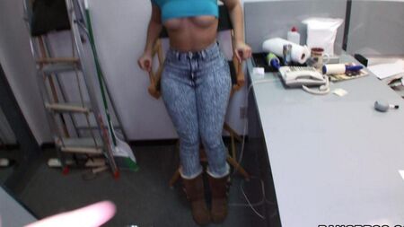 Изменил жене с уборщицей на работе