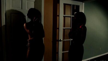 Две темнокожие киски знаю толк в оральных ласках и не только