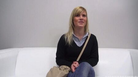 25-тилетняя чешка делает минет на порно кастинге