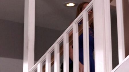 Морган Ли трахает подругу страопном