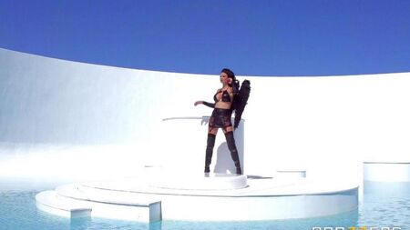 Ангел ублажает мужчину всеми своими дырочками