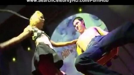 Порно-шоу в клубе