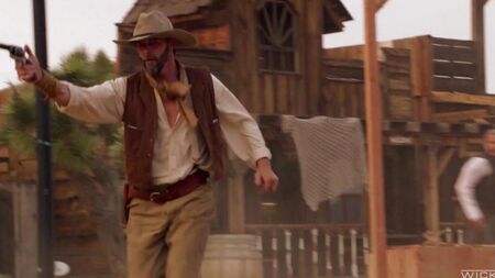 Ковбой вылизал розовый твердый клитор и наказал