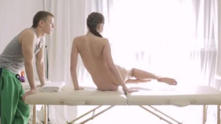 Красотку Нину оттрахали на массажном столе