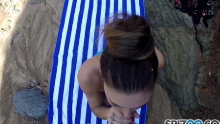 Джессика Джеймс ебется с парнем на природе