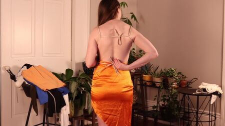 Меня на блядки позвали, теперь не знаю, в чем идти!