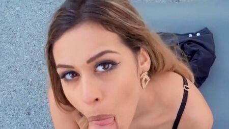 Ее минет сводит меня с ума