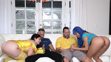 Хули вы из себя монашек непорочных строите