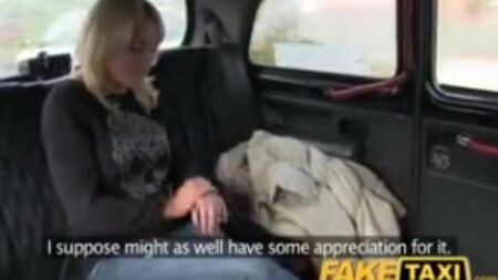 Ей только покажи большой член - сразу готова в рот взять