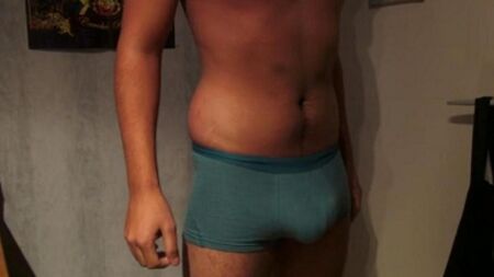 Мужчина стреляет спермой прямо в трусы от перевозбуждения