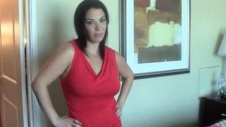 Иногда любил подглядывать за мамочкой