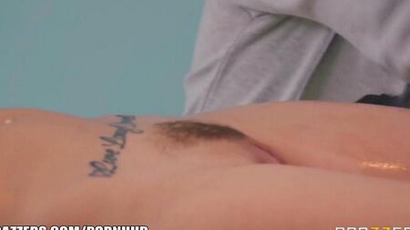 После массажа ей пришлось попробовать анальный секс