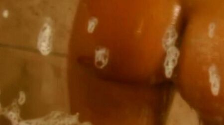 В душе можно было получить сперму в ротик