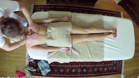 Пришла на дом к массажисту