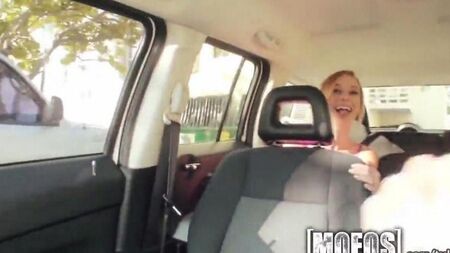 Чешская девушка отдалась незнакомцу