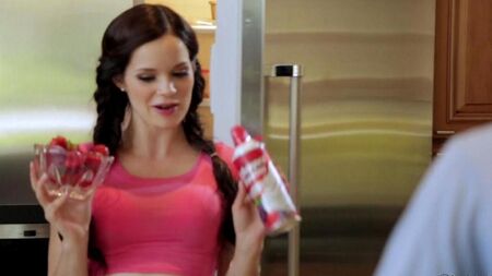 Джеймс Дин трахает сестру своей жены