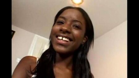 Молоденькую негритянку порет белый