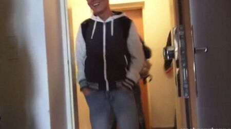 Чешскую студентку ебут толпой однокурсники