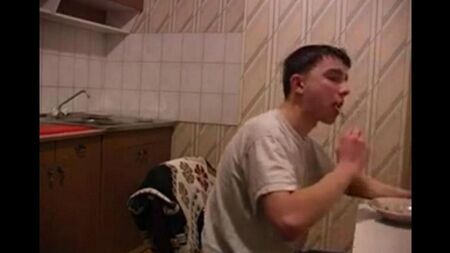 Инцест мать и сын раком трахаются на кухне