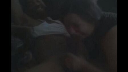 Толстухе вгоняют в задницу хуй, но она его даже не чувствует