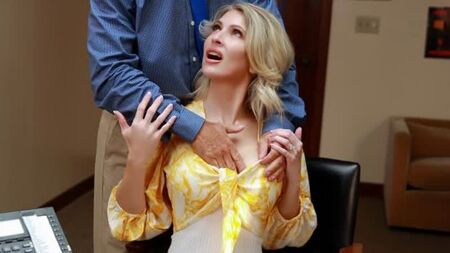 На работе меня еще не ебали