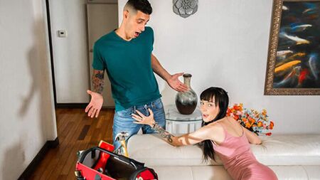 Мой член нацелен на твой ротик!