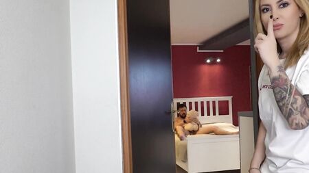 Он испортил сюрприз на день рождения и трахнул свой подарок!